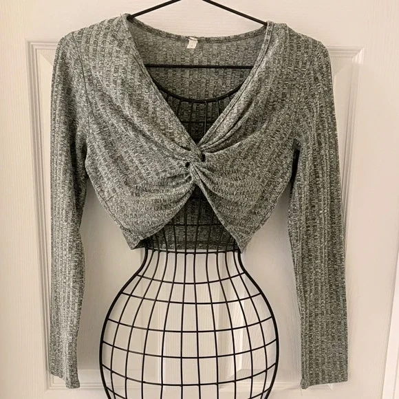 Chocolate Olive Green Ribbed Twist Front Crop Top Womens L Long Sleeve Stretch - Picture 2 of 7